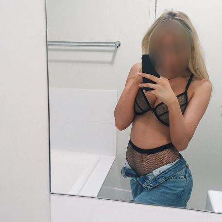 Horer Skanderborg: JEG OPFYLDER FANTASIER DU KOMMER SNART, BRANDFARLIG MED KURVER TIL DIN NYDELSE